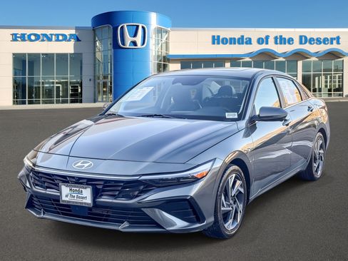 Used 2024 Hyundai Elantra Limited FWD image 3