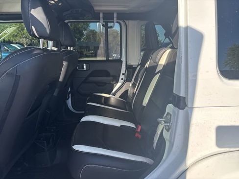 Used 2020 Jeep Wrangler Unlimited Sahara image 10