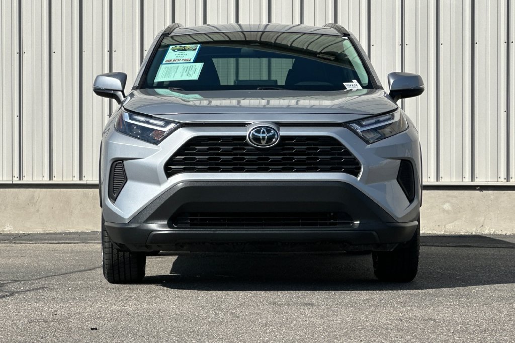 Used 2025 Toyota RAV4 XLE AWD/4WD image 3
