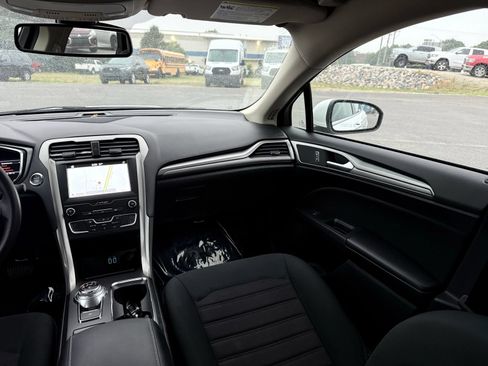 Used 2019 Ford Fusion SE FWD image 21