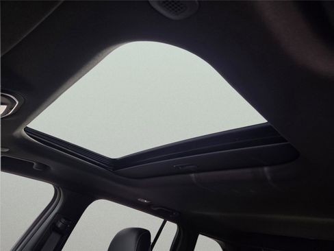 New 2025 Jeep Grand Cherokee Altitude RWD image 13