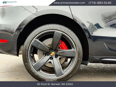 Used 2018 Porsche Macan Turbo AWD/4WD image 6