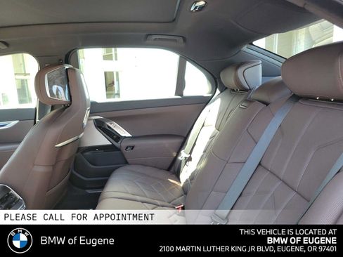 Used 2025 BMW i7 eDrive50 w/ M Sport Package RWD image 20