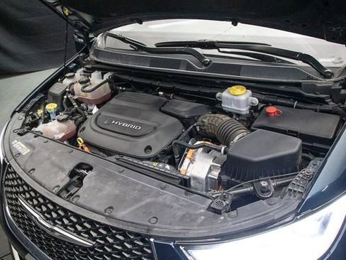 Used 2023 Chrysler Pacifica Limited FWD image 27