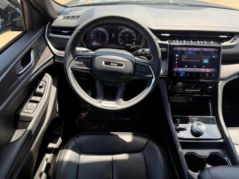 Used 2024 Jeep Grand Cherokee L Limited AWD/4WD image 10