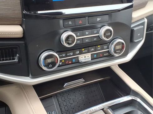 Used 2024 Ford Expedition Max Limited image 10