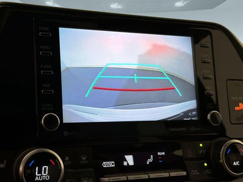 Used 2021 Toyota Highlander XLE FWD image 20