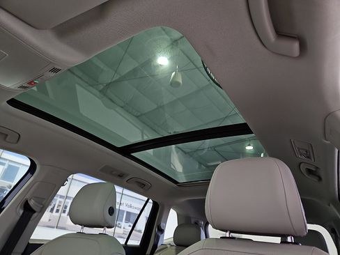 Certified 2023 Volkswagen Tiguan SE w/ Panoramic Sunroof Package FWD image 12