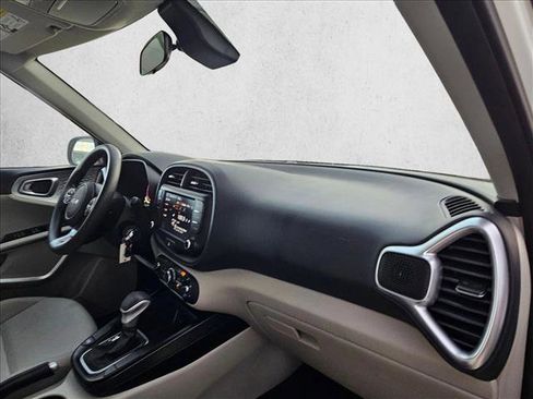 Used 2025 Kia Soul LX w/ LX Technology Package image 21