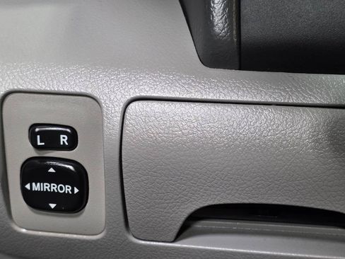 Used 2011 Toyota Camry LE FWD image 32