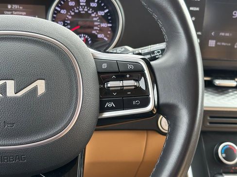 Used 2024 Kia Carnival LX image 19