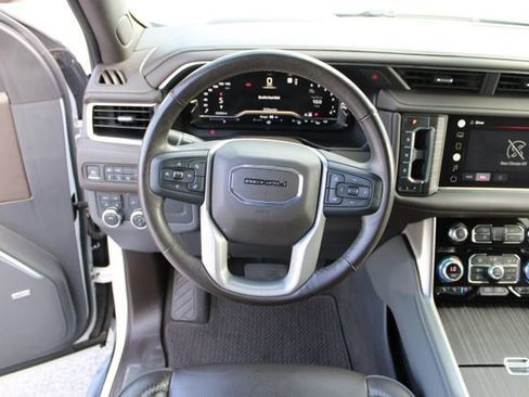 Used 2022 GMC Yukon XL Denali AWD/4WD image 19
