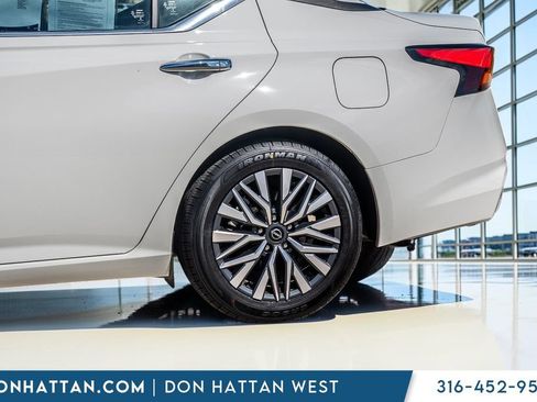 Used 2025 Nissan Altima 2.5 SV FWD image 33