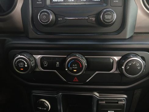 Used 2019 Jeep Wrangler Sport AWD/4WD image 4