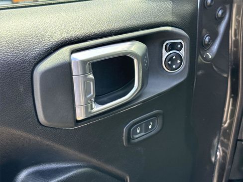 Used 2025 Jeep Wrangler Unlimited Rubicon AWD/4WD image 21