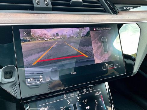 Used 2019 Audi e-tron Prestige w/ Prestige Package AWD/4WD image 35