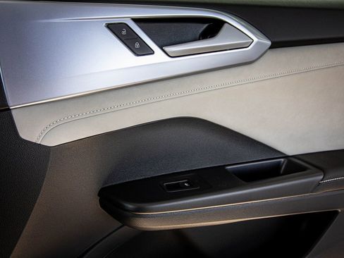 New 2026 Volkswagen Taos SE image 43