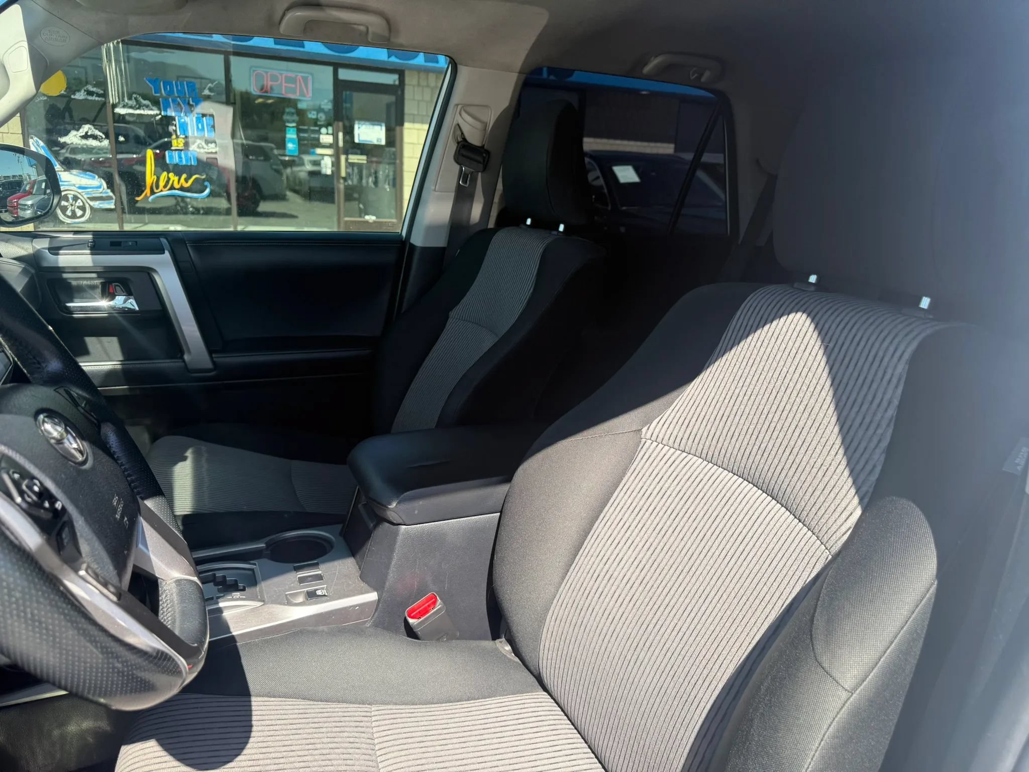 Used 2018 Toyota 4Runner SR5 AWD/4WD image 15