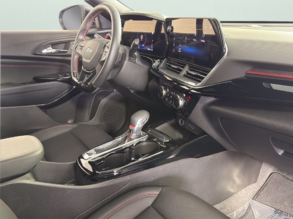 Certified 2025 Chevrolet Trax RS w/ Driver Confidence Package FWD image 36