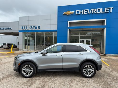 Used 2024 Cadillac XT4 Premium Luxury FWD image 4