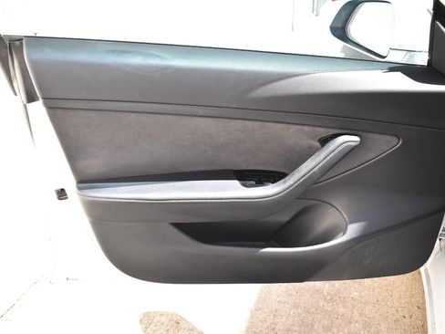 Used 2023 Tesla Model 3 Standard Range image 17