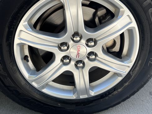 Used 2019 GMC Acadia SLE FWD image 12