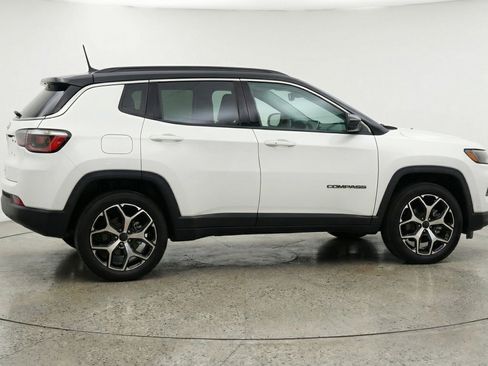 Used 2025 Jeep Compass Limited image 11