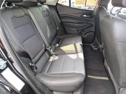 Used 2025 Chevrolet Trax LT w/ LT Convenience Package FWD image 30