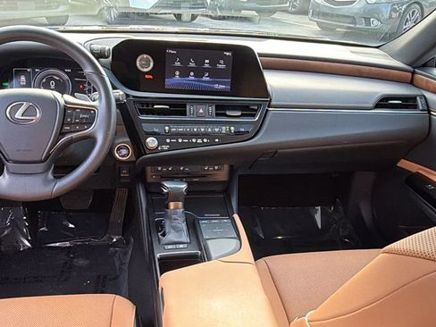 Used 2022 Lexus ES 300h w/ Premium Package image 13