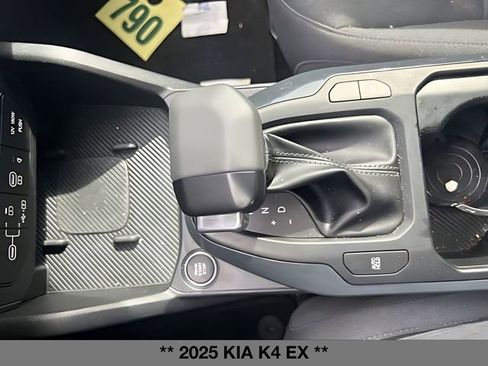 Used 2025 Kia K4 EX FWD image 31