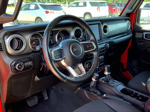 Used 2022 Jeep Wrangler Unlimited Sahara w/ Cold Weather Group AWD/4WD image 17