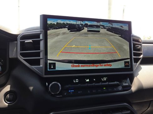 Used 2025 Toyota Tundra Limited AWD/4WD image 29
