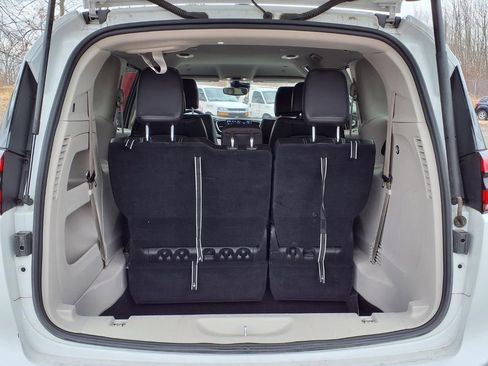 Used 2023 Chrysler Pacifica Touring-L image 10