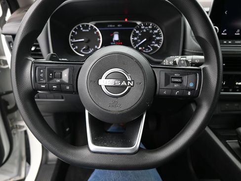 Used 2022 Nissan Rogue SV image 12