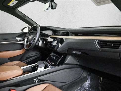 Certified 2024 Audi Q8 e-tron Premium Plus image 23