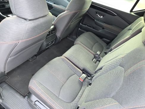 Used 2023 Honda Pilot Sport image 12