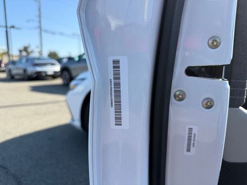 Used 2025 Hyundai Elantra Limited image 30