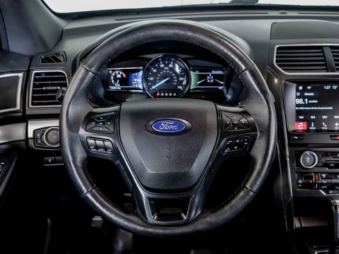 Used 2017 Ford Explorer XLT w/ Equipment Group 202A image 15