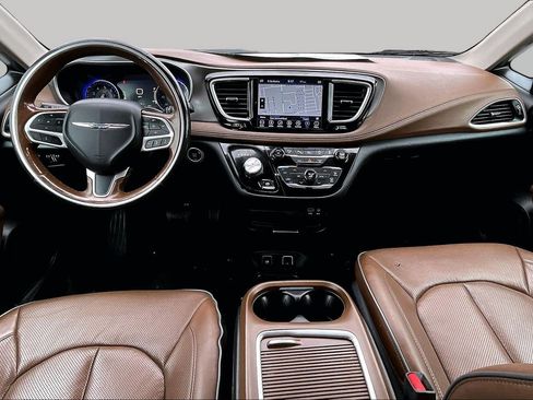 Used 2019 Chrysler Pacifica Limited w/ Advanced Safetytec Group FWD image 14