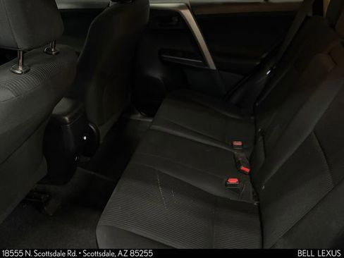 Used 2018 Toyota RAV4 LE FWD image 11
