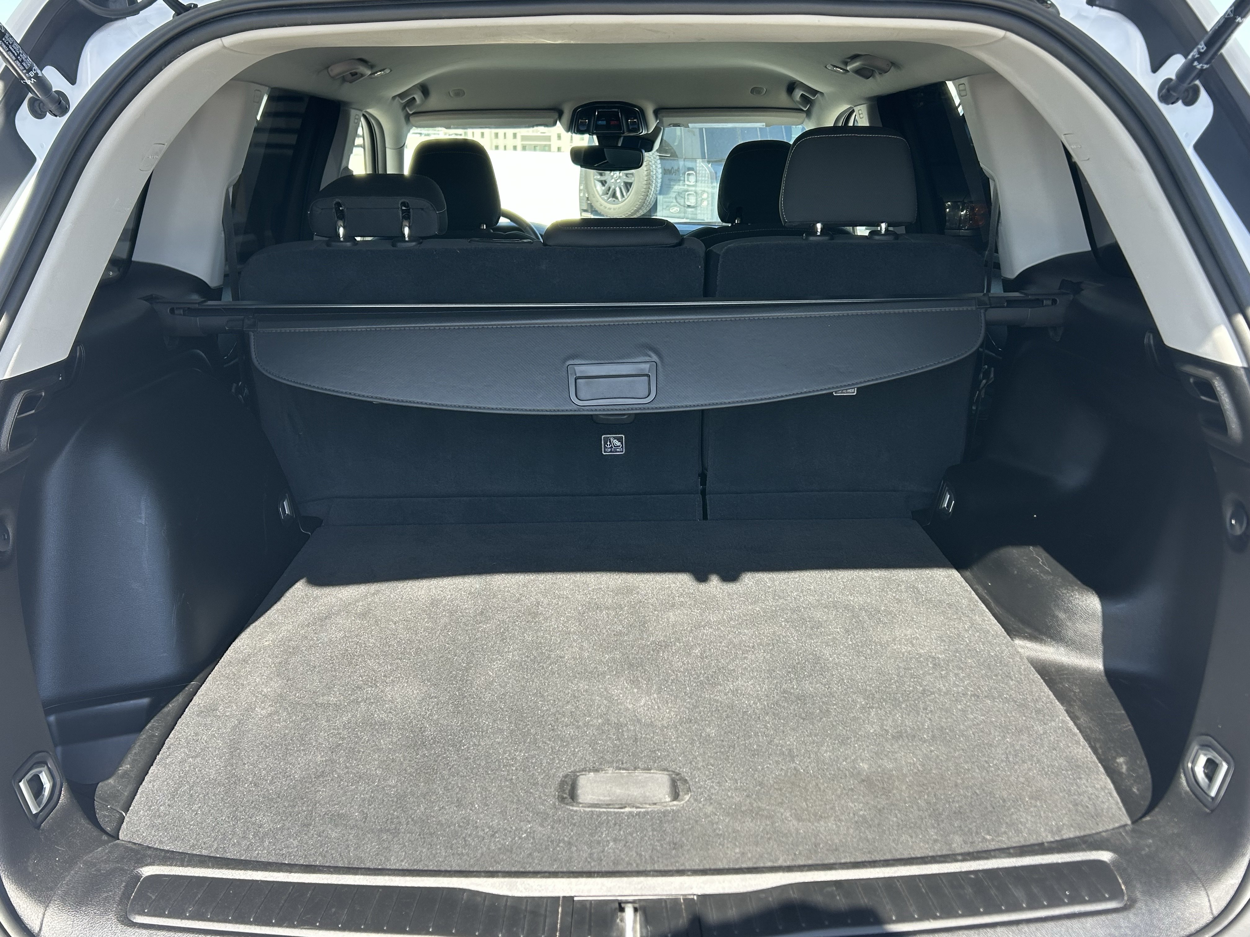 Used 2023 Jeep Grand Cherokee Laredo RWD image 13