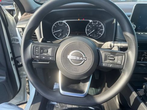 Used 2023 Nissan Rogue S AWD/4WD image 17