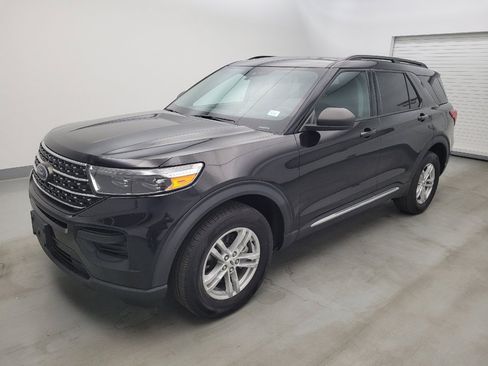 Used 2022 Ford Explorer XLT AWD/4WD image 2