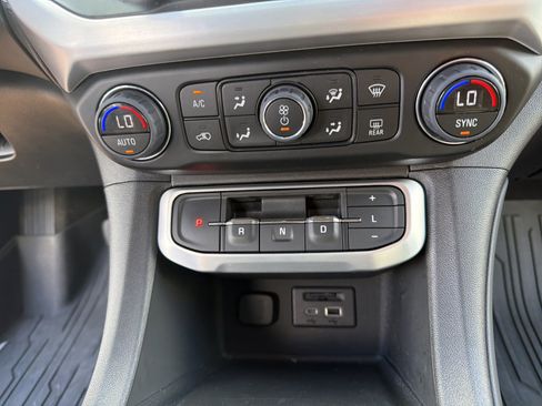 Used 2023 GMC Acadia SLE w/ Driver Convenience Package AWD/4WD image 17