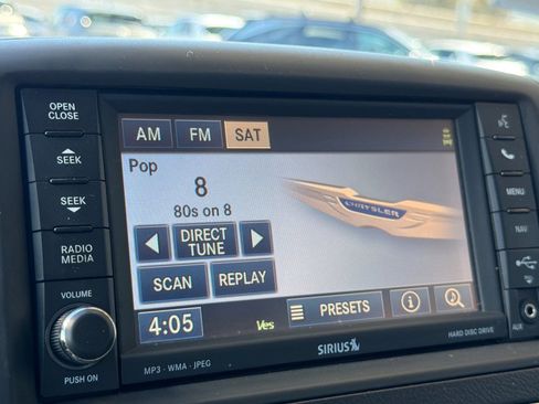 Used 2012 Chrysler Town & Country Touring-L w/ Entertainment Group #2 FWD image 18
