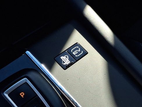 Used 2024 Mitsubishi Outlander SE image 25