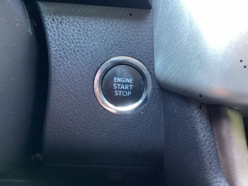 Used 2019 Toyota Highlander XLE image 60