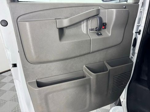 Used 2024 Chevrolet Express 2500 w/ Driver Convenience Package image 9