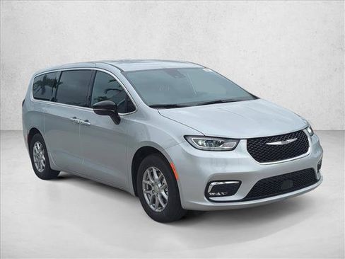 New 2026 Chrysler Pacifica Select FWD image 7