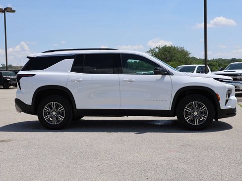 Used 2026 Chevrolet Traverse LT w/ Driver Confidence Package AWD/4WD image 7